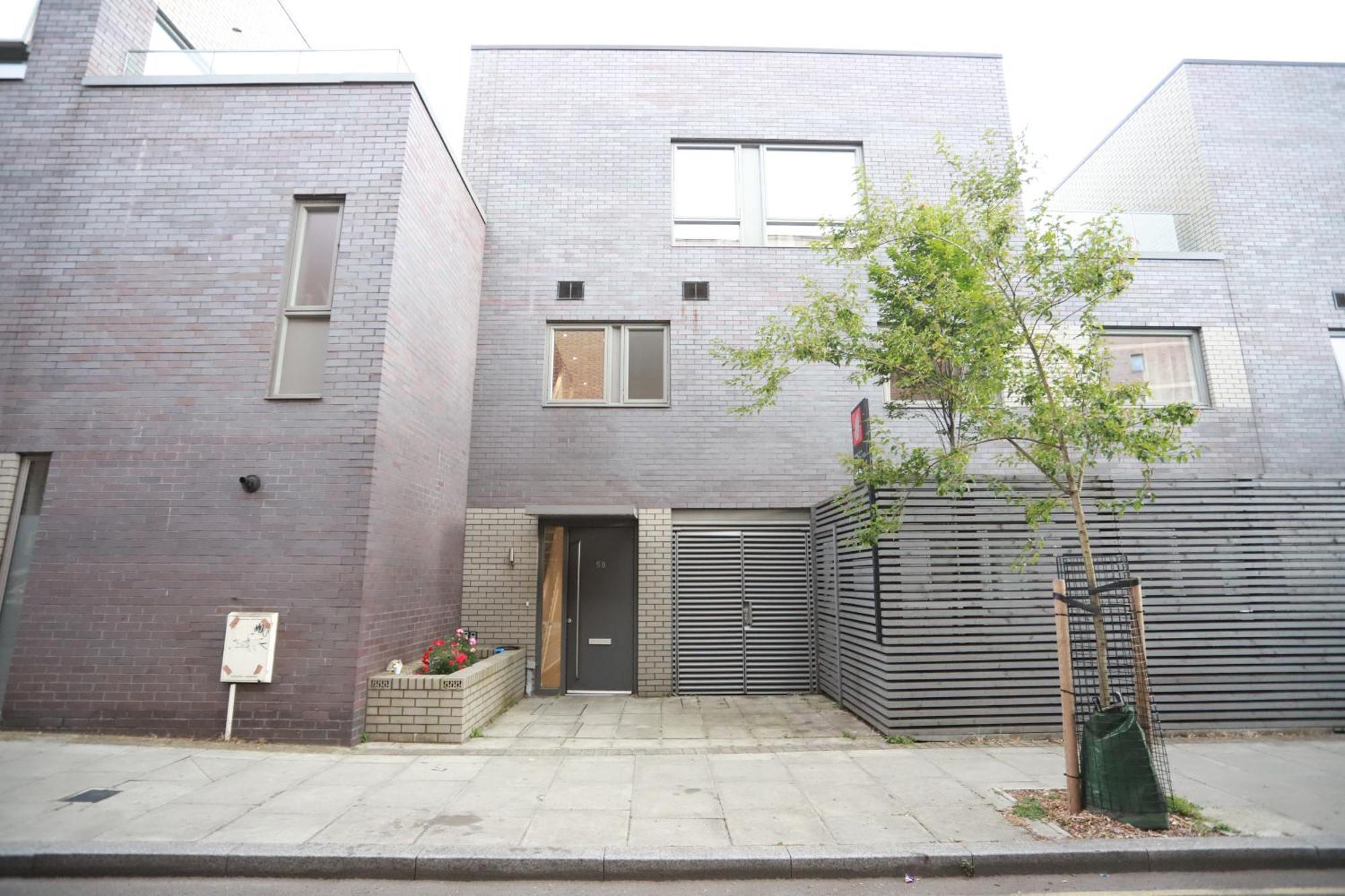 Spacious 3-Story Retreat With Rooftop Terrace And Modern Amenities London Exterior photo