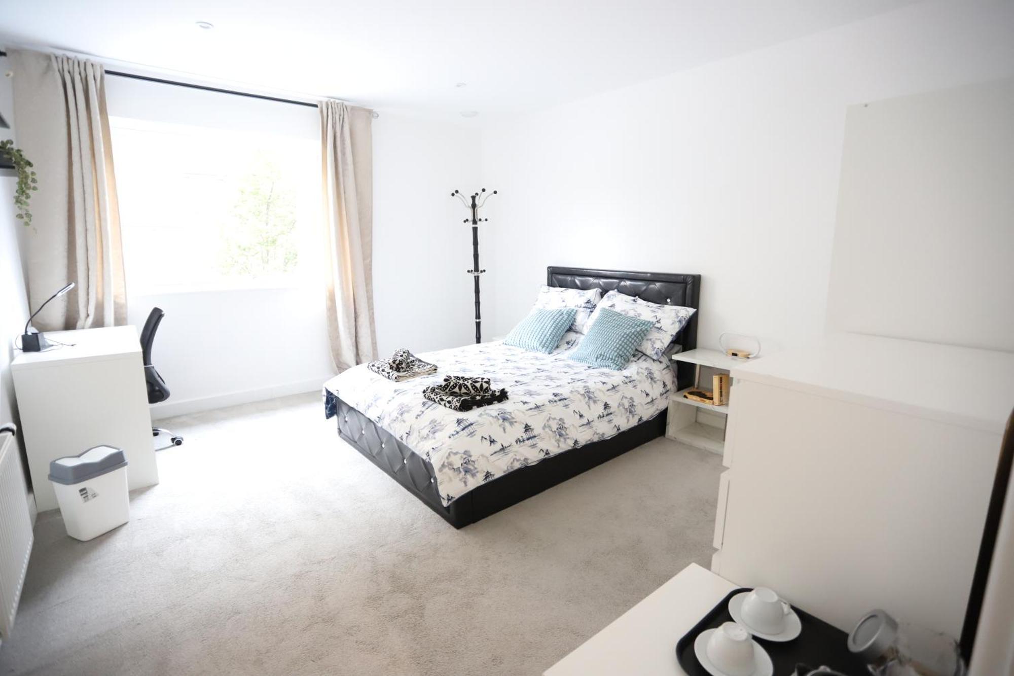 Spacious 3-Story Retreat With Rooftop Terrace And Modern Amenities London Exterior photo